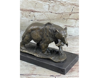 Grizzlybeer jagen op vis rivier bronzen sculptuur kunst standbeeld figuur