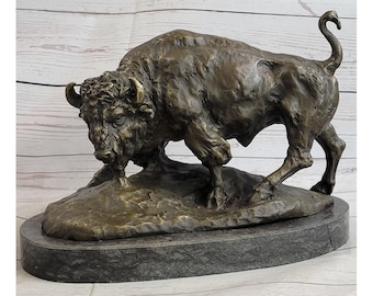 Statua artistica in bronzo raffigurante un bisonte americano, figura decorativa