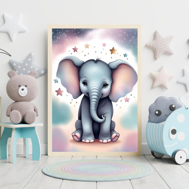 Puede incluir: Una ilustraci&oacute;n digital de un lindo elefante beb&eacute; con orejas rosadas sentado en una nube con un fondo de estrellas y un cielo rosa y azul claro.