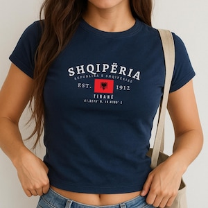 Albanien Baby T-Shirt, Shqipëria Y2K Crop Top, Vintage albanische Flaggen-Shirt, Tirana Ästhetik T-Shirt, Balkan Pride T-Shirt für Frauen