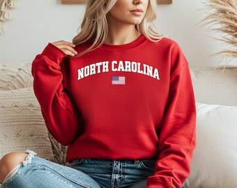 Bluza z kapturem Karolina Północna, okrągły dekolt Karolina Północna, przytulny sweter, pomysł na prezent Karolina Północna, koszulka z Karoliny Północnej, odzież State Pride