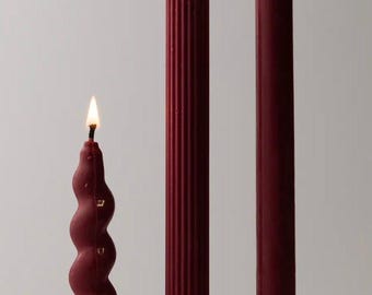 Velas cónicas de cera de soja hechas a mano, juego de 3, decoración de Halloween para el hogar, color burdeos, vela clásica acanalada, velas de cena sin perfume de color rojo intenso.
