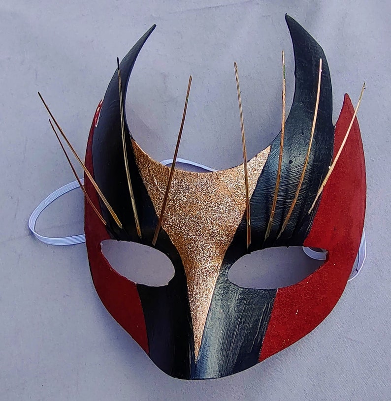 Mask mask with eyelashes image 1