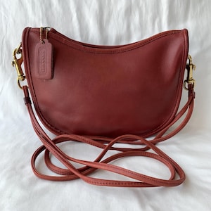 バッグ 80's Vintage Coach Swinger Small Red Vintage Coach Swinger Small Bag 4080 Red Wine Leather Made in USA