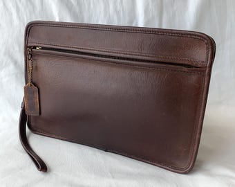 Vintage Coach grote clutch met ritssluiting 9834 mokkabruin leer gemaakt in de VS vóór 1994