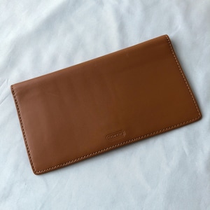 Capa para talão de cheques Coach vintage, carteira dobrável em couro marrom claro, camelo