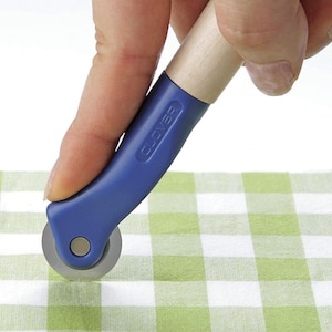Japanese Fabric Marking Wheel: Serrated Edge Sewing Tool