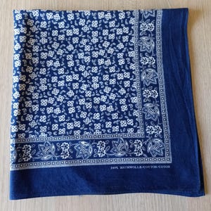 vintage swiss cotton floral bandana, handkerchief baumwolle, cotton head scarf, neckerchief Blue
