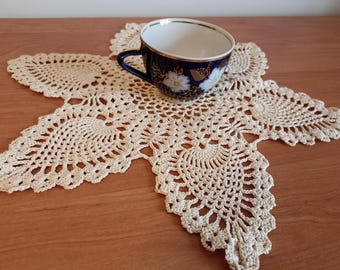 Vintage virkad bomullsduk, handgjord virkad servett, soffbordsdekor, delikat spets, medelstor virkad duk, cottagecore, julklapp