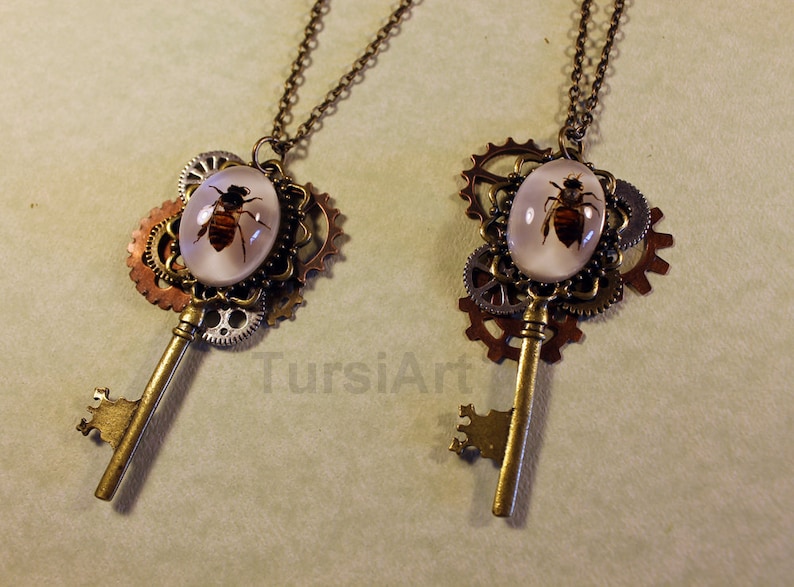 Steampunk Bee Key Pendant Real Honey Bee in Resin Clockwork Gears /& Brass Key on Chain Necklace Real Bug Insect Taxidermy Jewelry TursiArt