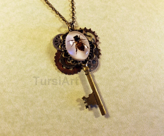 Steampunk Bee Key Pendant Real Honey Bee in Resin Clockwork Gears /& Brass Key on Chain Necklace Real Bug Insect Taxidermy Jewelry TursiArt