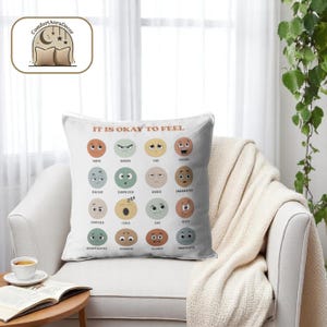 Capa de Almofada Emoji – É Tudo Bem Sentir Afirmação - Decoração Calmante para Terapia, Quarto Infantil e Presente de Autocuidado Consciente