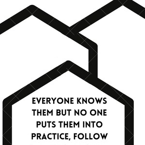 Könnte beinhalten: Schwarzweißes Grafik mit dem Text "AIRBNB TRICKS" oben und dem Text "EVERYONE KNOWS THEM BUT NO ONE PUTS THEM INTO PRACTICE, FOLLOW STEP BY STEP GUIDE, LET'S BREAK THE ALGORITHM TOGETHER" unten.