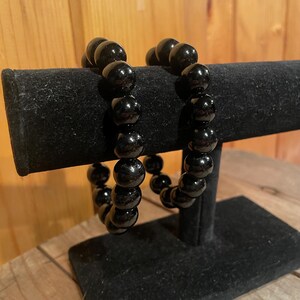Pulseras de cuentas de turmalina negra