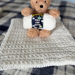 Handmade Crochet Baby Blanket: Soft White Star Stitch image 5