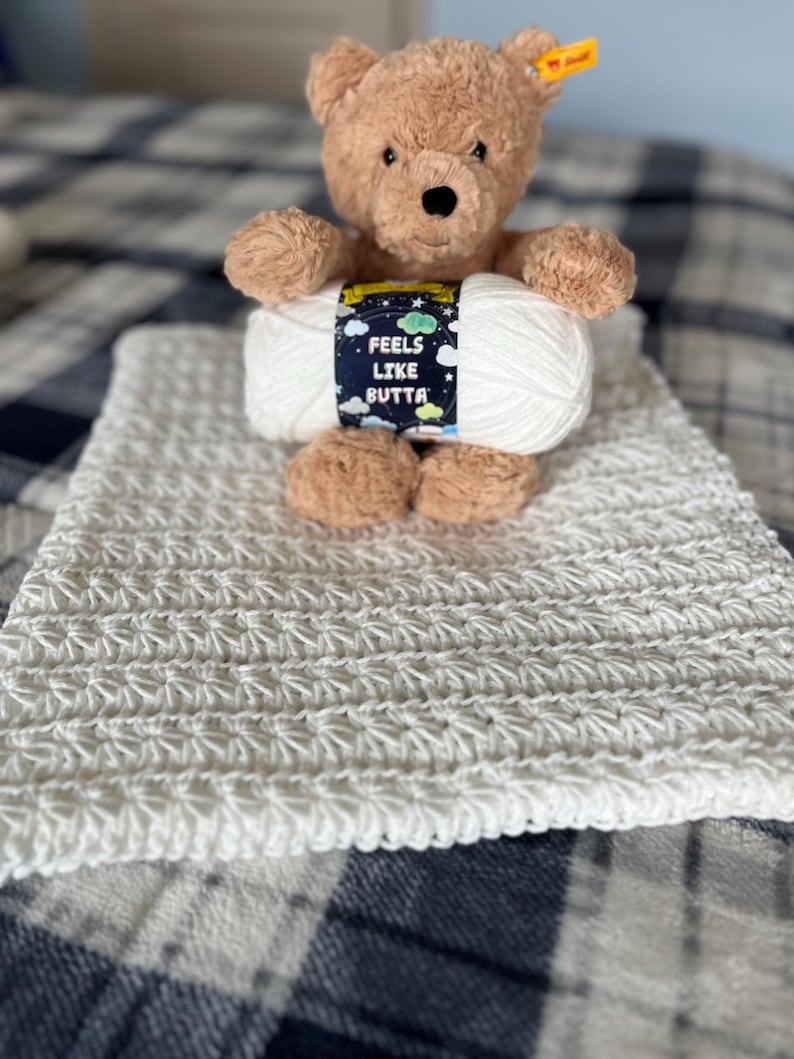 Handmade Crochet Baby Blanket: Soft White Star Stitch image 5