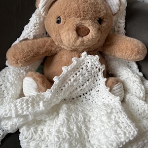 Handmade Crochet Baby Blanket: Soft White Star Stitch image 3