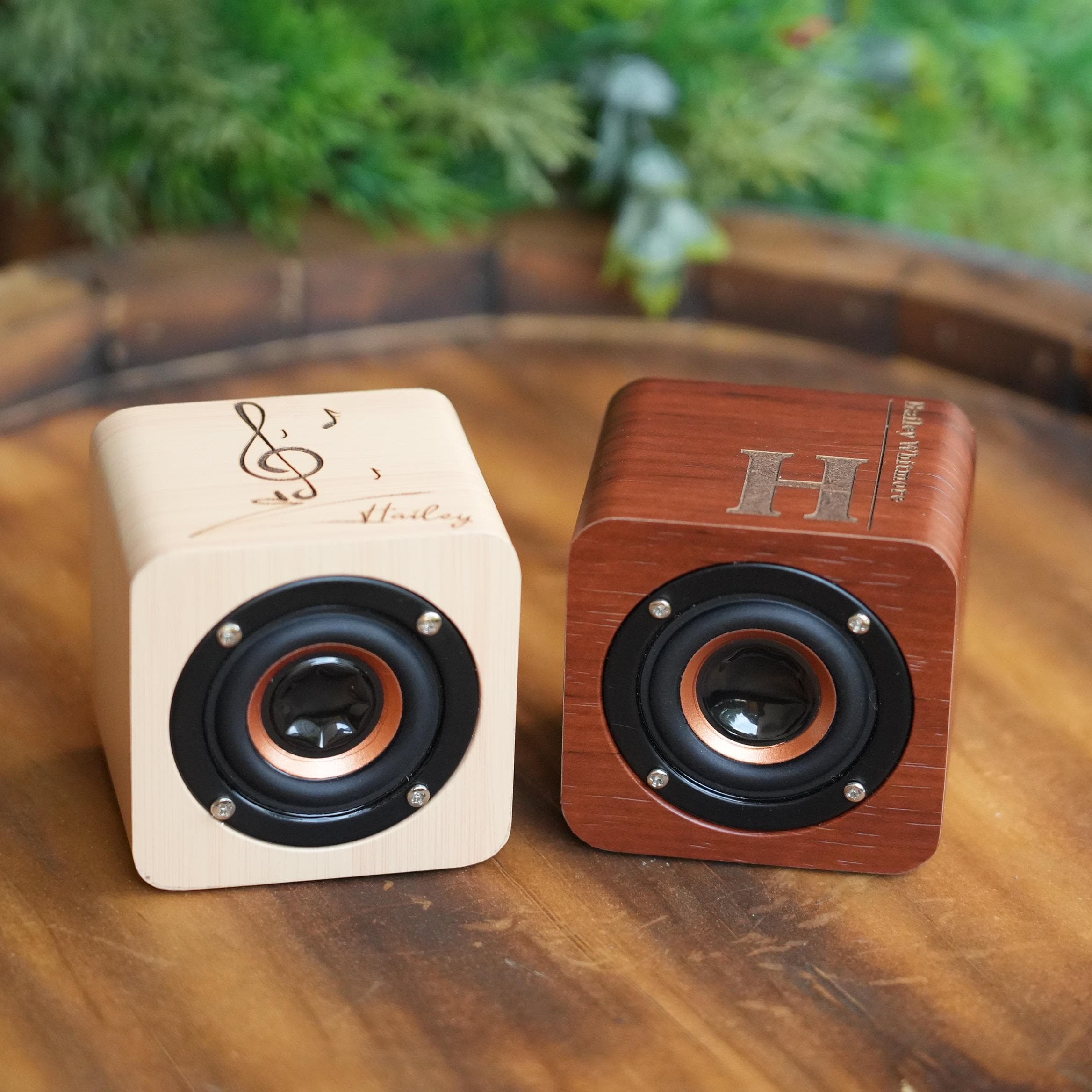 パーソナライズされたBluetoothスピーカー：彫刻された竹材