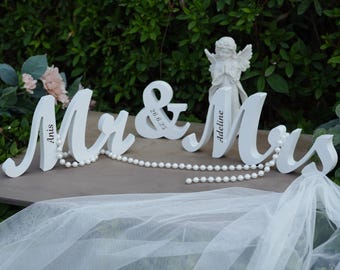 Custom Wooden “Mr＆Mrs” Table Sign,Romantic Wedding Sign,Surname and Date Freestanding,Wedding Table Decor,Wedding Keepsake Gift