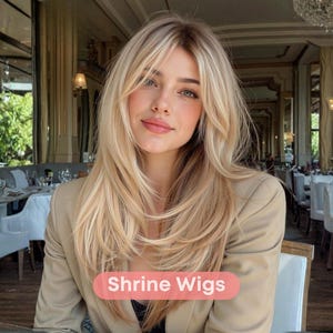 Goldblonde Lange Gestufte Perücke mit Gesichtsumrahmenden Pony – Natürlich Aussehende Synthetische Perücke