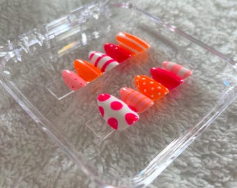 Nagelset strepen en stippen | roze druknagels | Stippennagels | gestreepte druknagels | op maat gemaakte opdruknagels