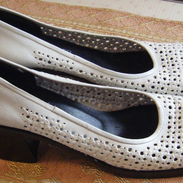 Vintage White Famolare Shoes Size 9 AA