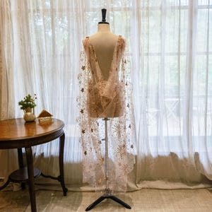 Shiny stars V-back wedding cape, Celestial cape wedding veil, Unique planet shoulder cape, Champagne sequined draped veil sparkling cape