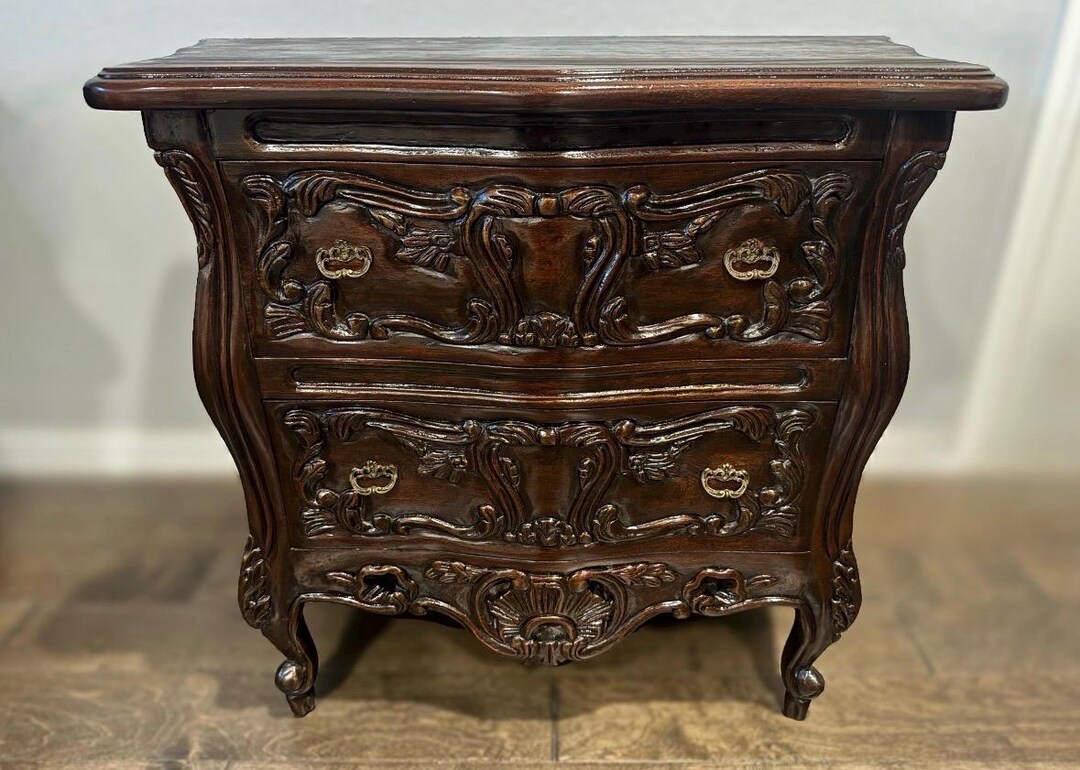 SHIPPING INCLUDED | Vintage Hand-carved Walnut Bombé Chest | Nightstand ...