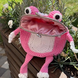 Pink Frog Bag with Cat Patches – Cute Crochet Frog Purse, Wallet or Cosmetic Bag