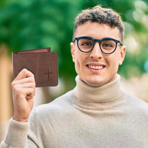 Cartera de cuero con cruz sobre cuero para hombre, regalo religioso para Navidad.