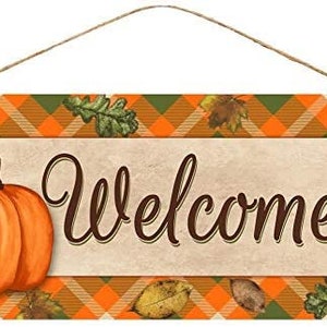 Signo de bienvenida de otoño de calabaza rústica - 12,5 x 6", decoración de la puerta principal de otoño, fondo Argyle, hojas que caen, decoración de otoño, decoración de corona