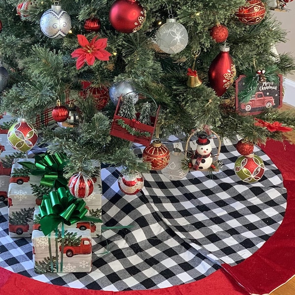 Christmas Tree Skirt Buffalo Plaid - Large 48" Diameter, Black and White Checks, Red Felt Trim, Presents, Gifts, Plaid Christmas Decoration