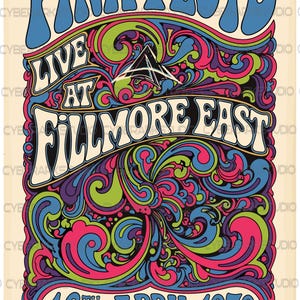 Puede incluir: Un letrero de madera rústico con el texto "Welcome to our home" en letras blancas. El letrero presenta un acabado envejecido y un diseño sencillo y acogedor, ideal para la decoración de la puerta principal.