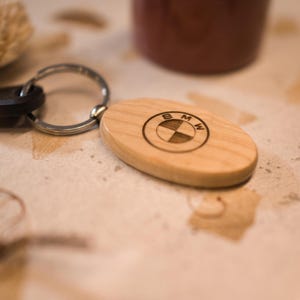 Llavero de madera grabado personalizado: llavero con nombre personalizado, regalo para él y para ella, llavero grabado a láser, llavero con texto personalizado