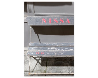 Fotografía de Niza, Francia - Banco rústico, arte mural de la Riviera Francesa