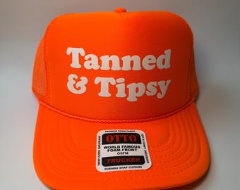 Gebruinde en aangeschoten neon truckerpet - grappige truckerpet
