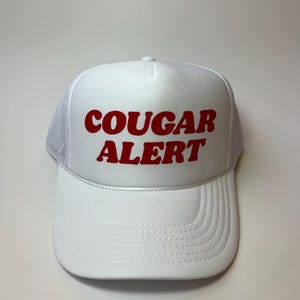 Cougar Alert-truckerpet - grappige truckerpetten