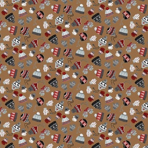 Puede incluir: Un patrón repetido de gorros y mitones de invierno en rojo, gris, blanco y negro sobre un fondo marrón. Los gorros tienen orejeras y pompones, y los mitones tienen un diseño a juego. El patrón es adecuado para manualidades o ropa con temática invernal.