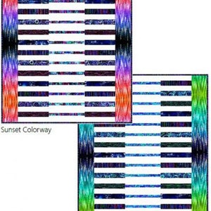 K&ouml;nnte beinhalten: Zwei Quiltmuster, eines in einem Sonnenuntergangsfarbton mit Orange, Rot und Lila, das andere in einem Strandglasfarbton mit Blau, Gr&uuml;n und T&uuml;rkis. Beide Muster weisen ein sich wiederholendes Muster aus schwarzen und wei&szlig;en Streifen auf.