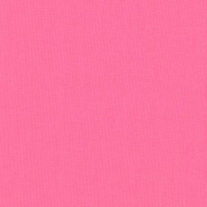 Puede incluir: Una tela rosa sólido y vibrante con un tejido sutilmente texturizado. El color brillante llena el marco, creando un efecto visual audaz y llamativo. El material parece ser una tela de peso medio, adecuada para varios proyectos de manualidades.