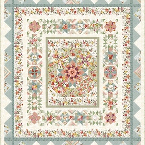 Könnte beinhalten: Eine Quiltdecke mit einem floralen Muster in Rosa-, Grün- und Weißtönen. Die Decke besteht aus vielen verschiedenen Quadraten und Rechtecken und hat in der Mitte ein Sternmuster. Die Decke ist von einem grünen und weißen Rand umgeben.