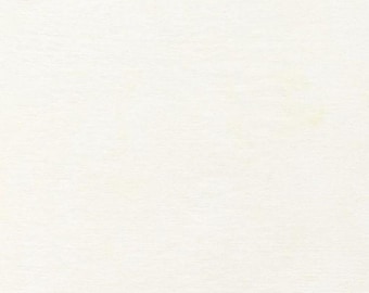 Puede incluir: Primer plano de una superficie de papel texturizado blanquecino. El papel tiene una textura sutil e irregular, con ligeras variaciones de color. El aspecto general es limpio y minimalista, lo que sugiere un lienzo en blanco o un fondo.