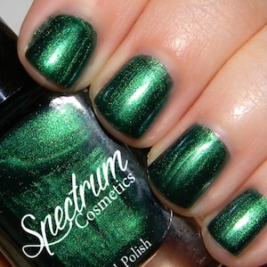 HOLLY Green Nail Polish