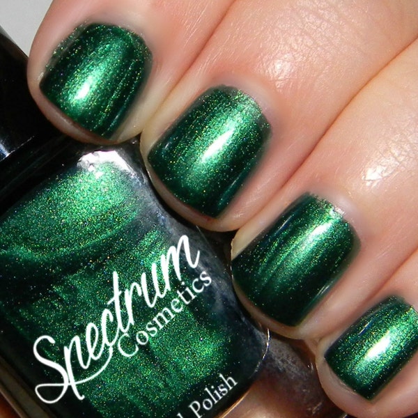 HOLLY Green Nail Polish