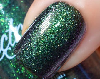 RUNE Green Shimmer Duochrome Nail Polish