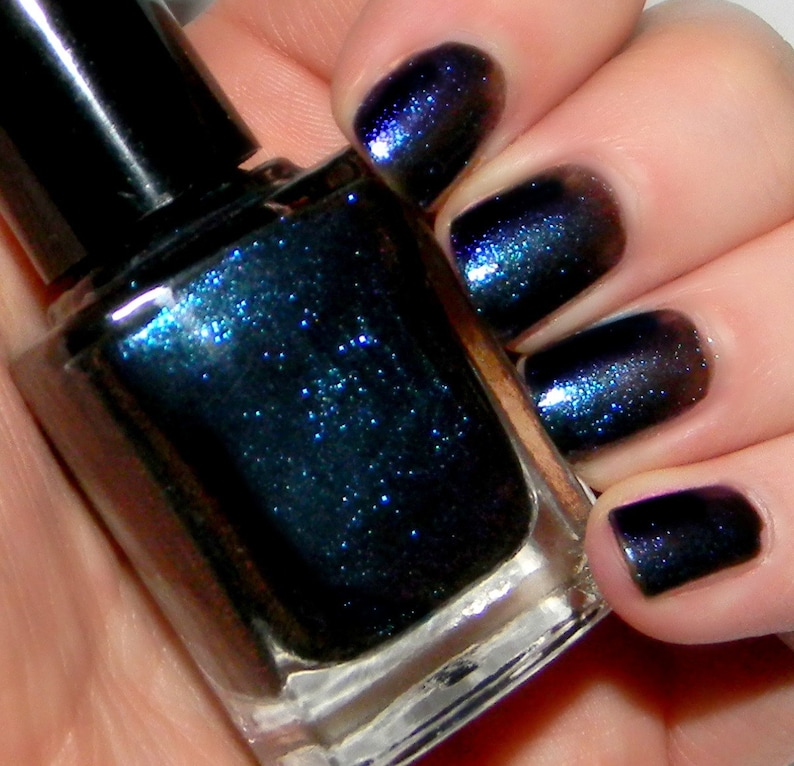 MYTH Blue to Violet Shimmer Duochrome Nail Polish image 2