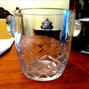 Vintage crystal ice bucket with two knobs Italian, elegant 1970s design