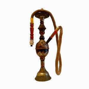 Antieke shisha met snoerslang, antieke Syrische waterpijp, handgebeiteld messing koper gemengd metaal nargile, Arabisch ambachtelijk