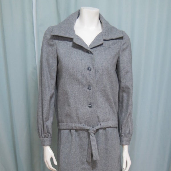 Morty Sussman For Mollie Parnis 1970's Med Gray skirt suit size 6