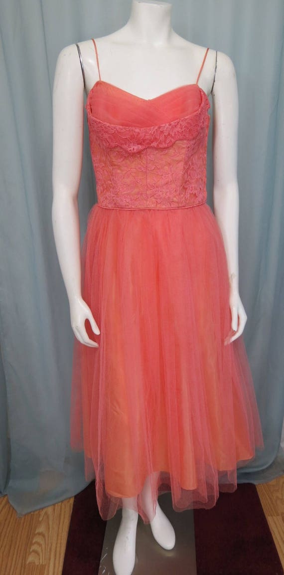 1940's-1950's Satin, lace and tulle dark Coral Pro
